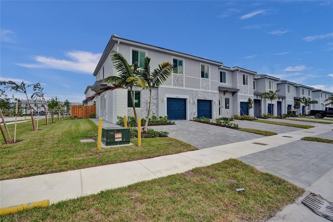 Activo con contrato: $3,200 (4 camas, 3 baños, 0 Pies cuadrados)