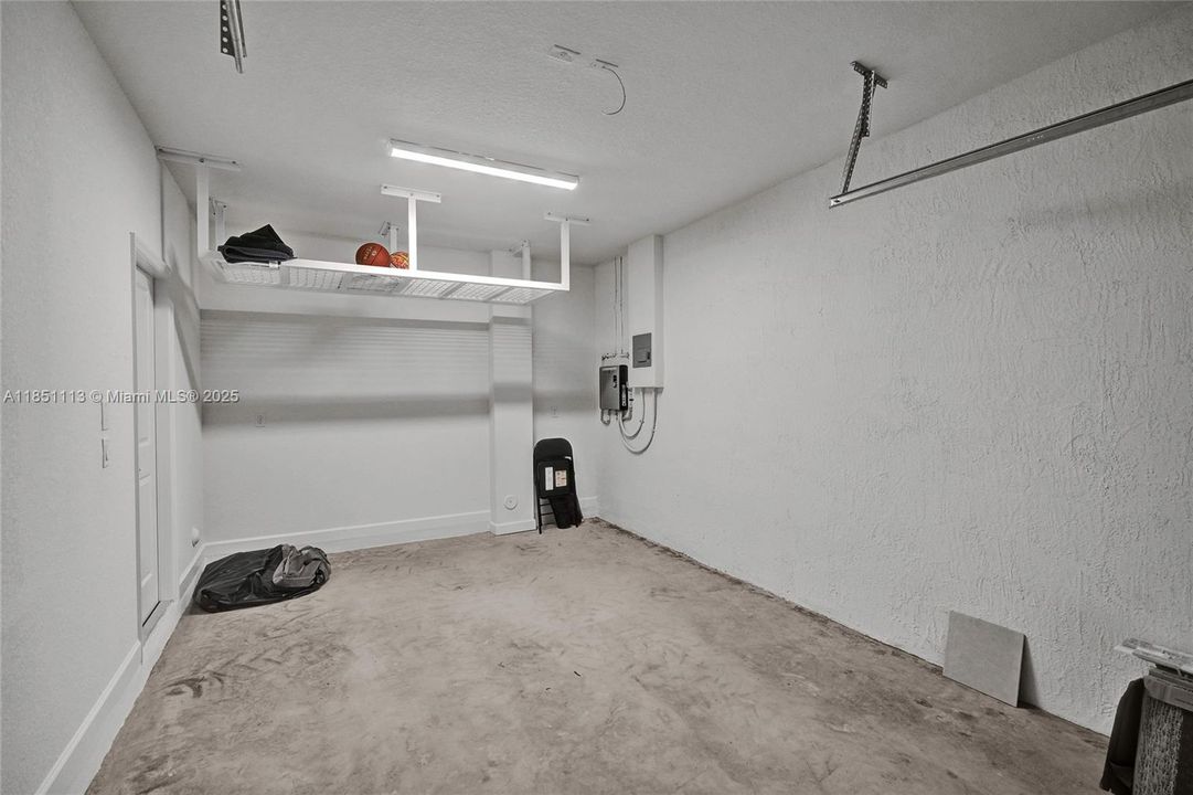 Activo con contrato: $3,200 (4 camas, 3 baños, 0 Pies cuadrados)