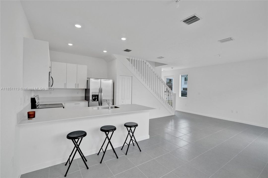 Activo con contrato: $3,200 (4 camas, 3 baños, 0 Pies cuadrados)