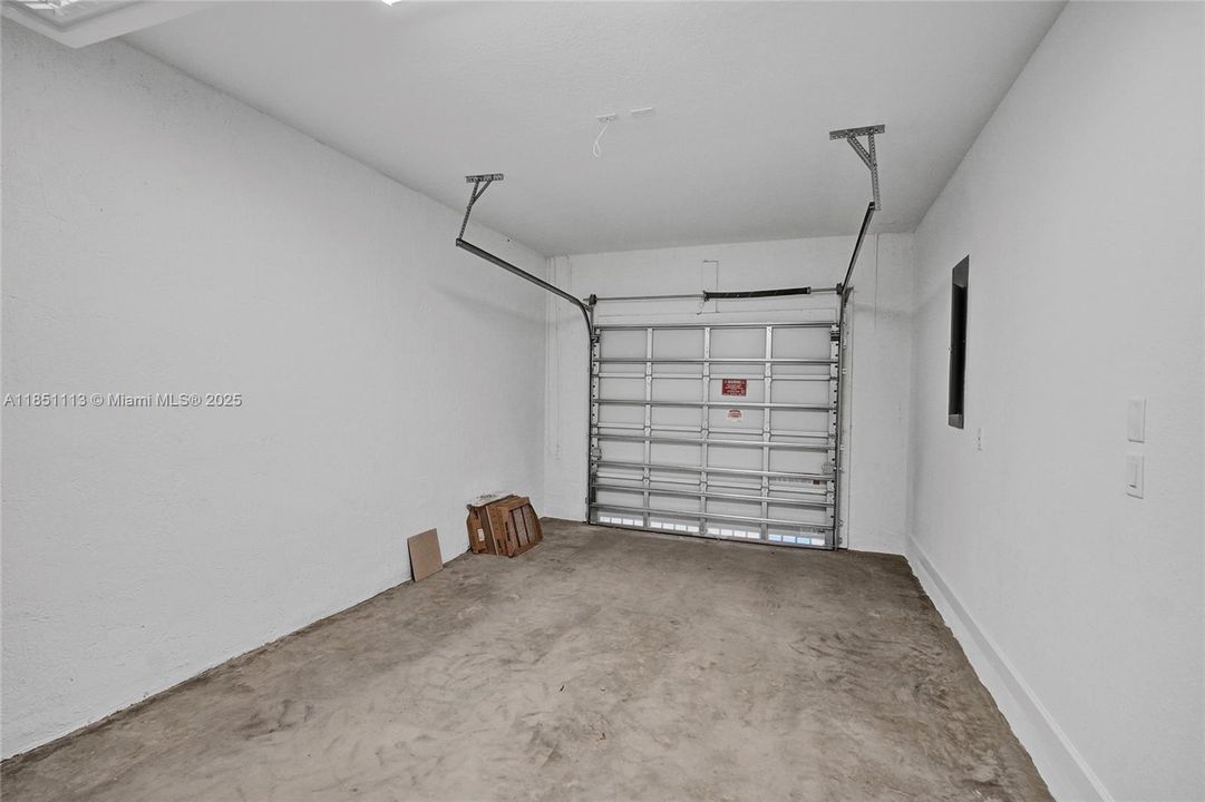 Activo con contrato: $3,200 (4 camas, 3 baños, 0 Pies cuadrados)