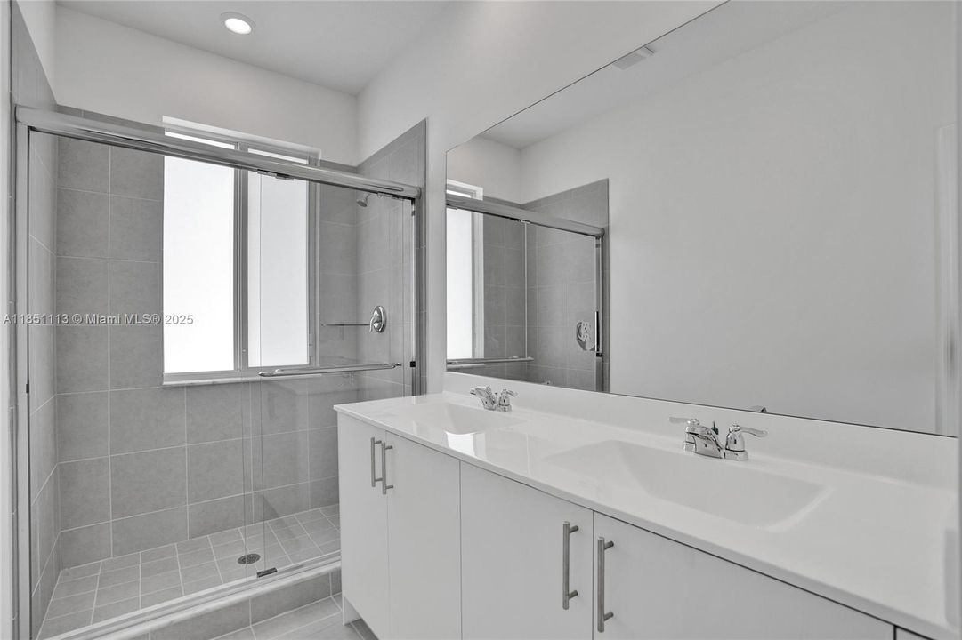 Activo con contrato: $3,200 (4 camas, 3 baños, 0 Pies cuadrados)