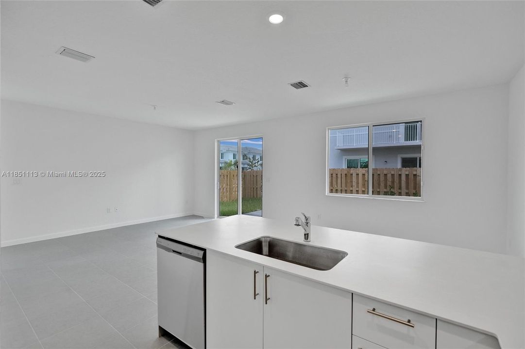 Activo con contrato: $3,200 (4 camas, 3 baños, 0 Pies cuadrados)