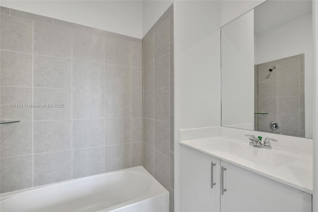 Activo con contrato: $3,200 (4 camas, 3 baños, 0 Pies cuadrados)