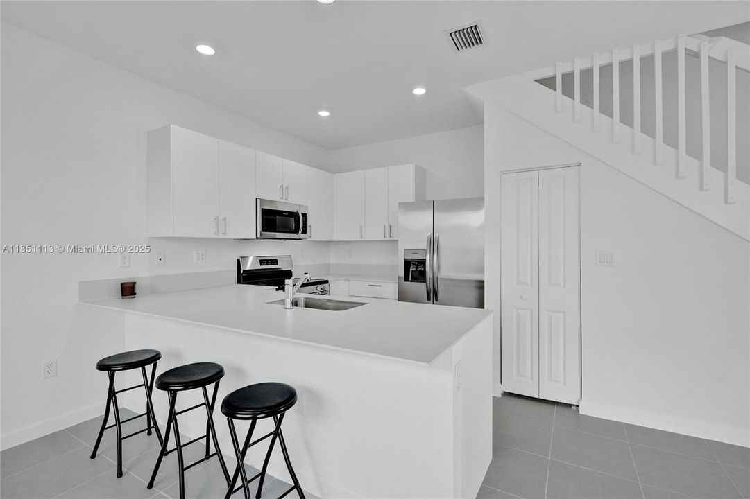 Activo con contrato: $3,200 (4 camas, 3 baños, 0 Pies cuadrados)