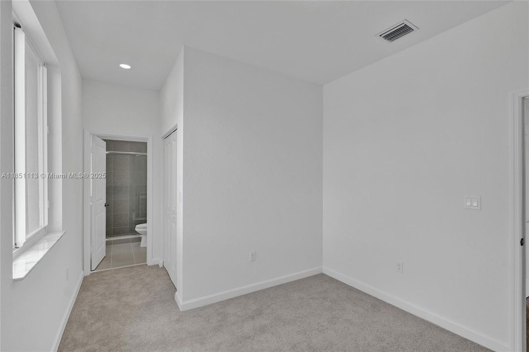 Activo con contrato: $3,200 (4 camas, 3 baños, 0 Pies cuadrados)