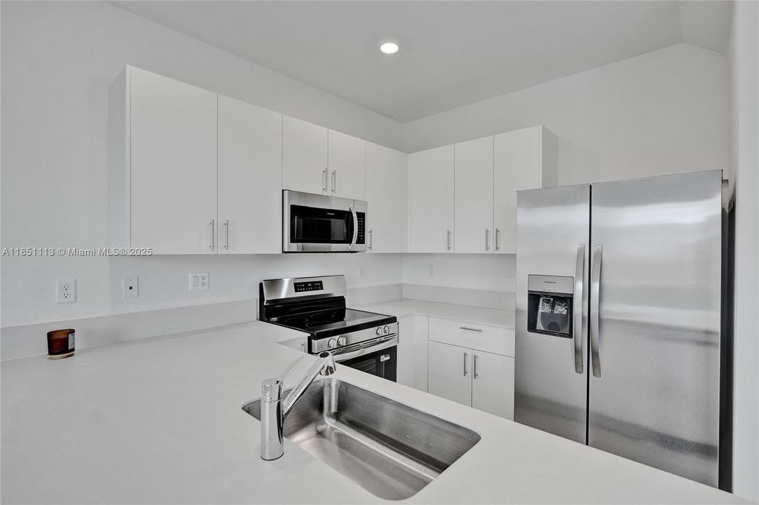 Activo con contrato: $3,200 (4 camas, 3 baños, 0 Pies cuadrados)