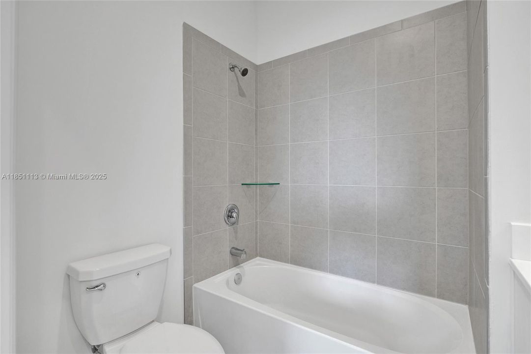 Activo con contrato: $3,200 (4 camas, 3 baños, 0 Pies cuadrados)