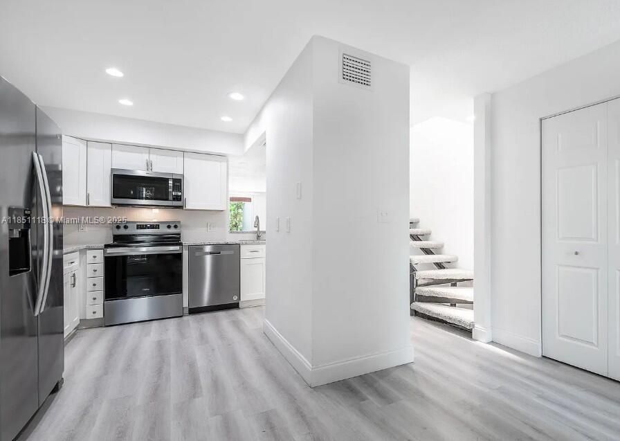 Vendido Recientemente: $490,000 (2 camas, 2 baños, 1418 Pies cuadrados)