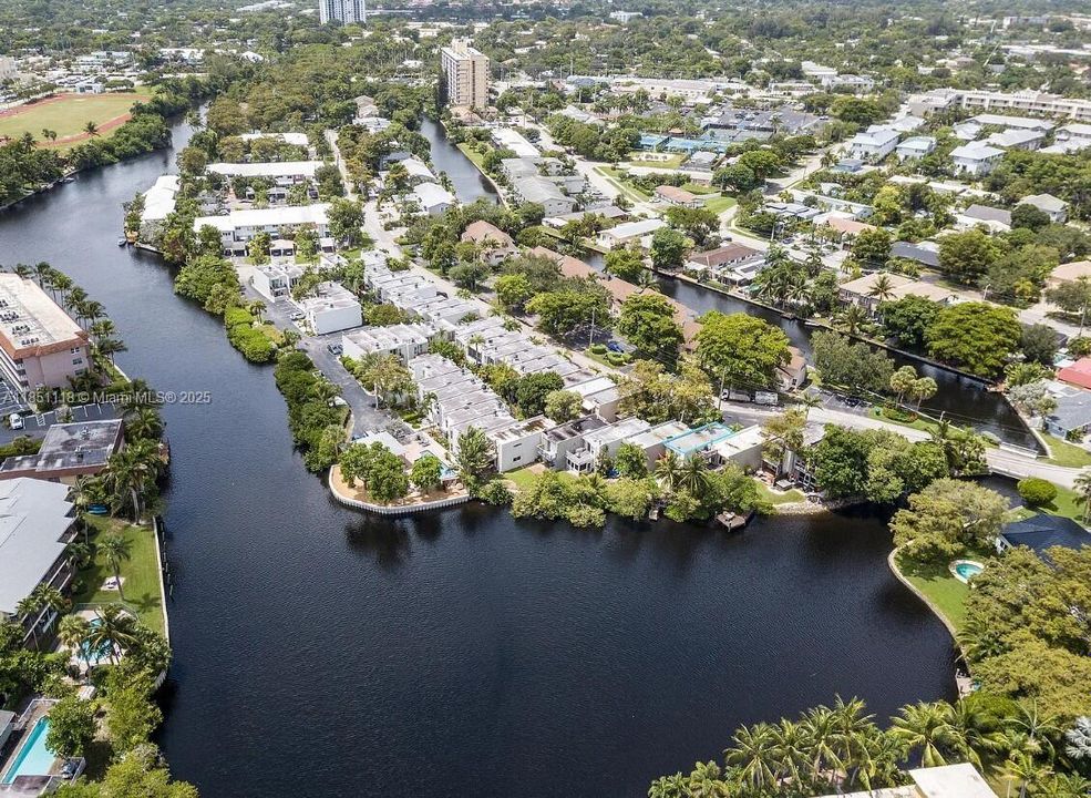 Vendido Recientemente: $490,000 (2 camas, 2 baños, 1418 Pies cuadrados)