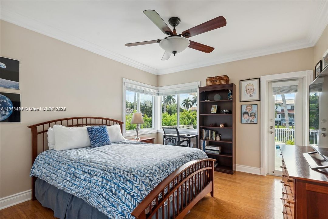 На продажу: $2,899,000 (4 спален, 2 ванн, 2323 Квадратных фут)