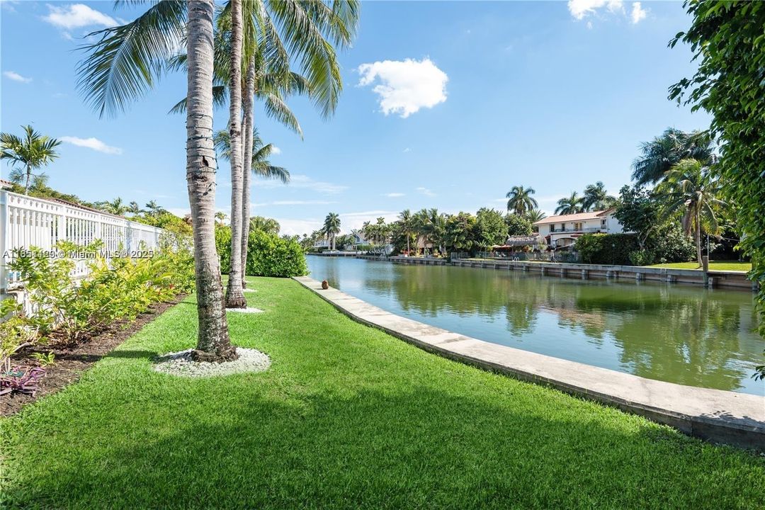 На продажу: $2,899,000 (4 спален, 2 ванн, 2323 Квадратных фут)