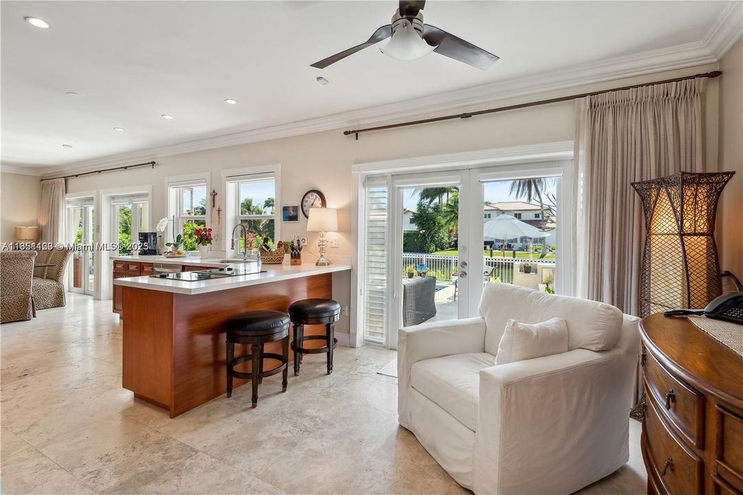 На продажу: $2,899,000 (4 спален, 2 ванн, 2323 Квадратных фут)