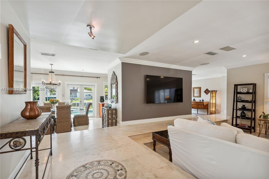 На продажу: $2,899,000 (4 спален, 2 ванн, 2323 Квадратных фут)