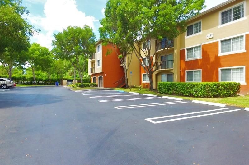 Vendido Recientemente: $195,000 (2 camas, 2 baños, 1026 Pies cuadrados)