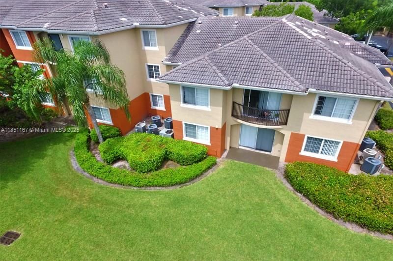 Vendido Recientemente: $195,000 (2 camas, 2 baños, 1026 Pies cuadrados)