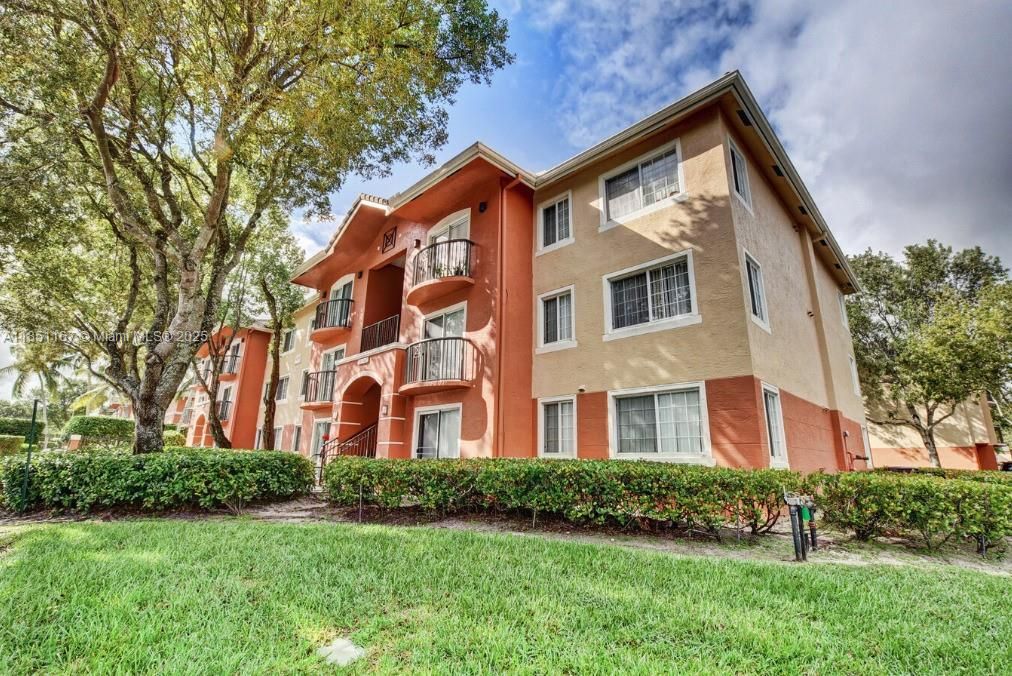 Vendido Recientemente: $195,000 (2 camas, 2 baños, 1026 Pies cuadrados)