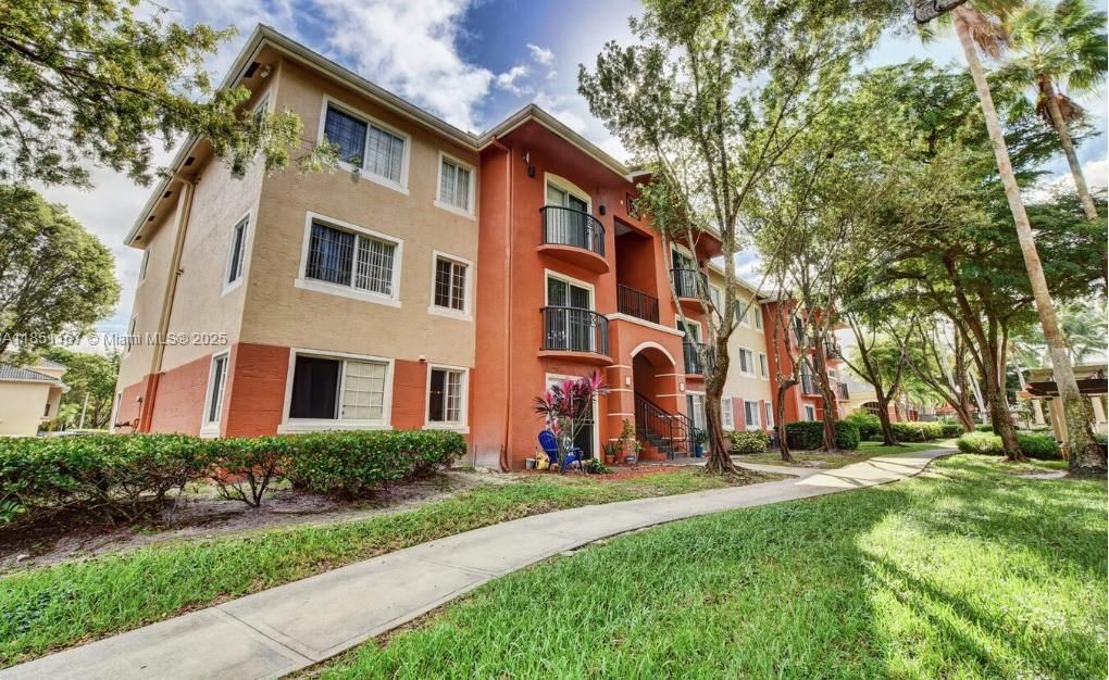 Vendido Recientemente: $195,000 (2 camas, 2 baños, 1026 Pies cuadrados)