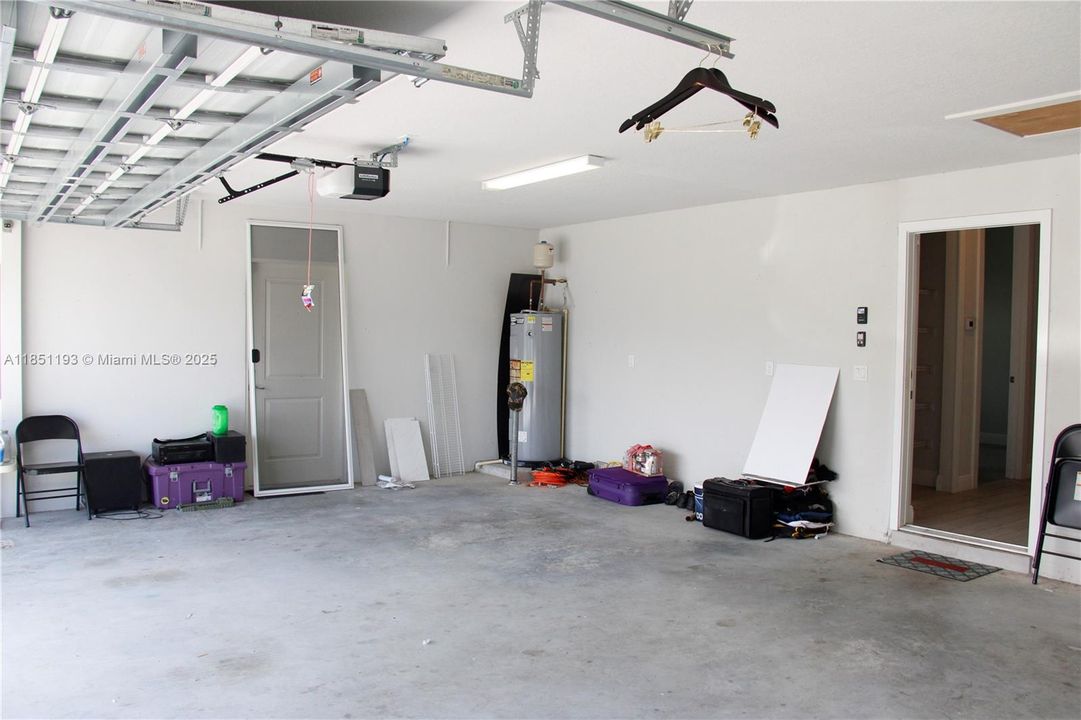 Activo con contrato: $3,000 (5 camas, 4 baños, 2887 Pies cuadrados)