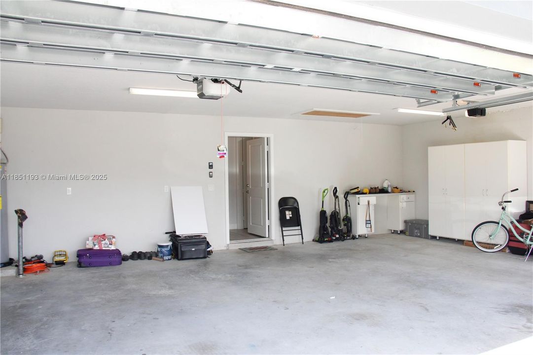 Activo con contrato: $3,000 (5 camas, 4 baños, 2887 Pies cuadrados)