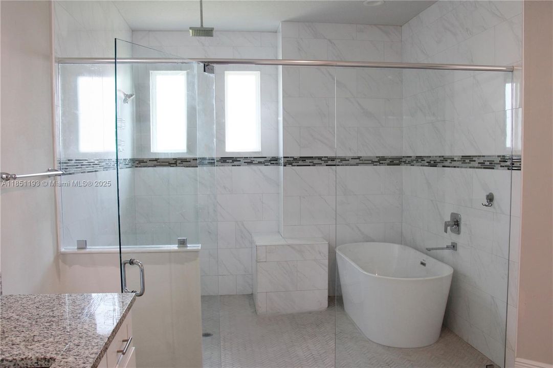 Activo con contrato: $3,000 (5 camas, 4 baños, 2887 Pies cuadrados)