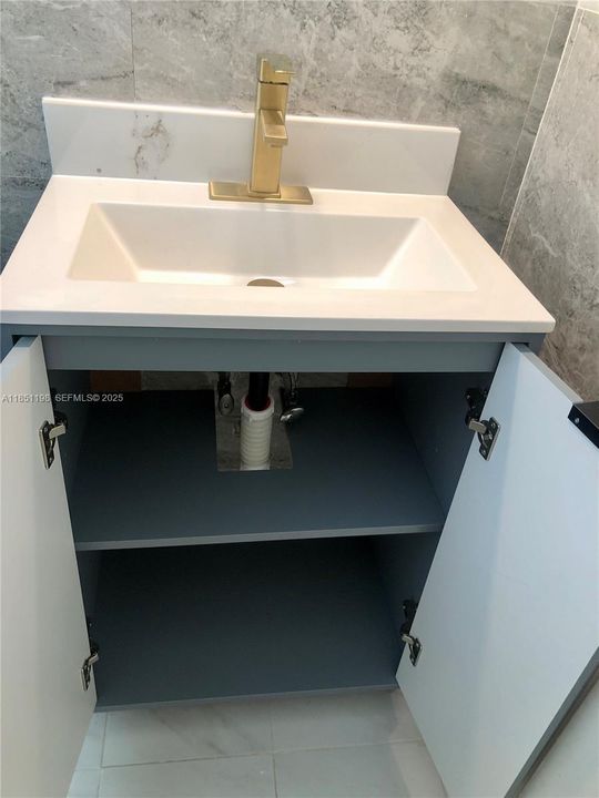 For Rent: $1,100 (1 beds, 1 baths, 1675 Square Feet)