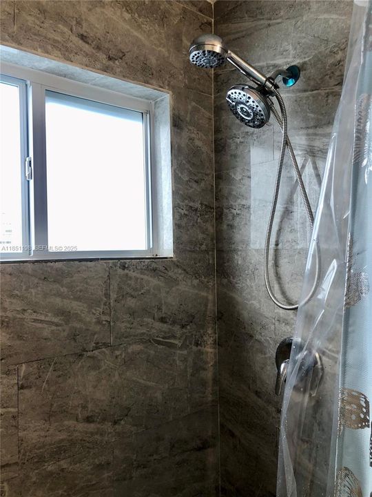 For Rent: $1,100 (1 beds, 1 baths, 1675 Square Feet)