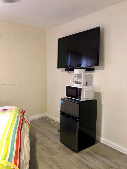 For Rent: $1,100 (1 beds, 1 baths, 1675 Square Feet)