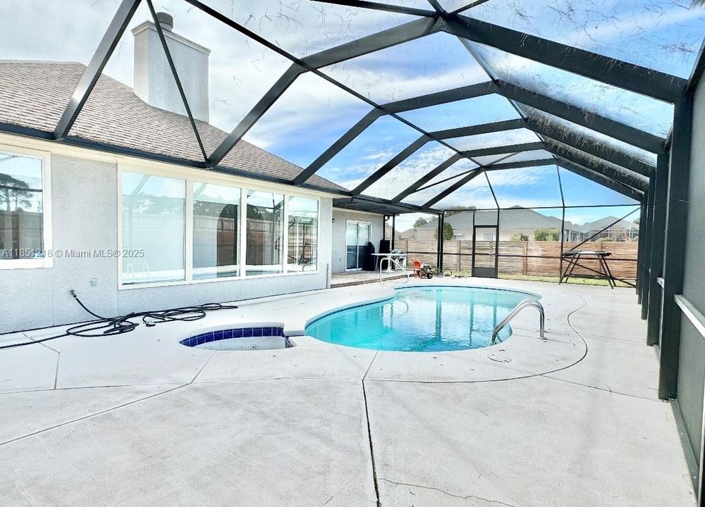 Recently Rented: $3,500 (5 beds, 3 baths, 2635 Square Feet)