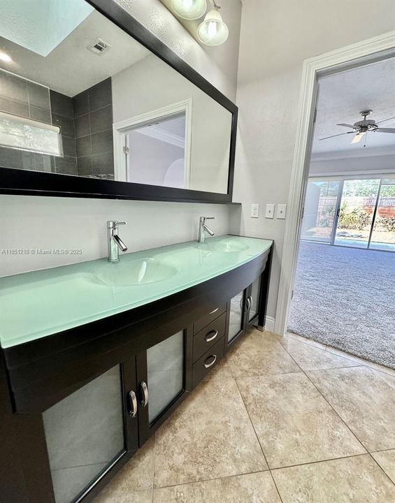 Recently Rented: $3,500 (5 beds, 3 baths, 2635 Square Feet)