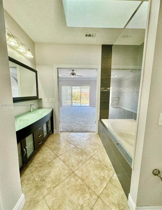 Recently Rented: $3,500 (5 beds, 3 baths, 2635 Square Feet)