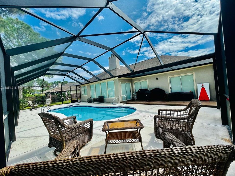 Recently Rented: $3,500 (5 beds, 3 baths, 2635 Square Feet)