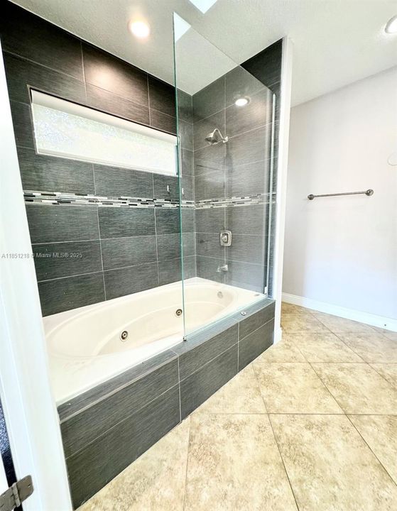 Recently Rented: $3,500 (5 beds, 3 baths, 2635 Square Feet)