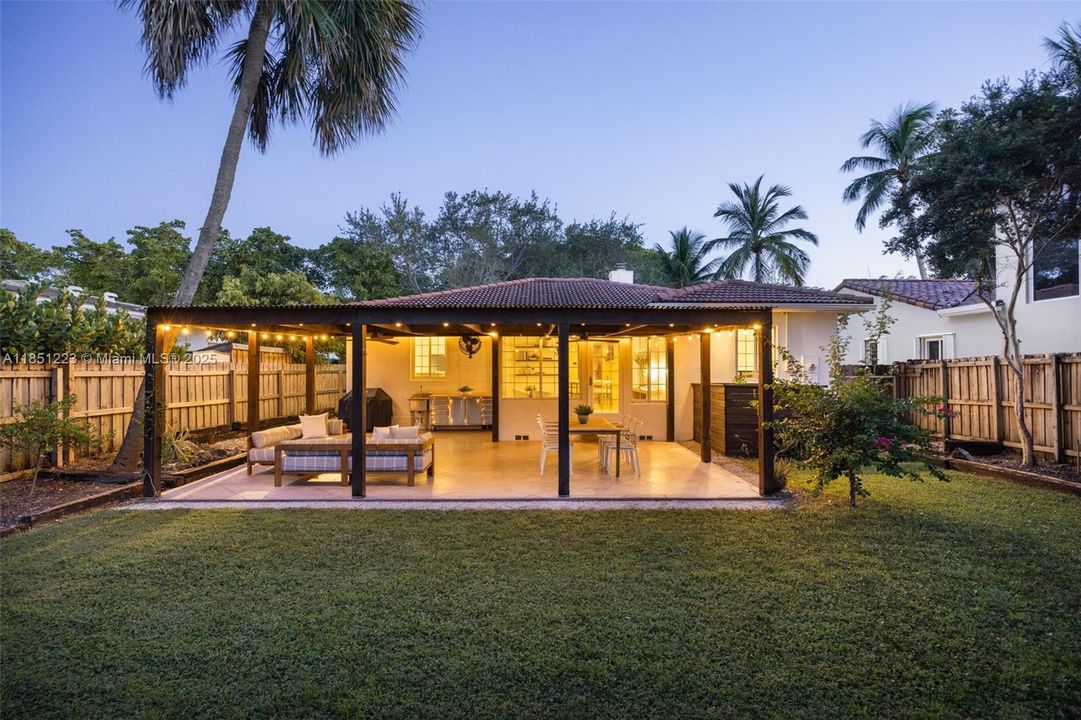 Activo con contrato: $1,350,000 (3 camas, 2 baños, 1303 Pies cuadrados)