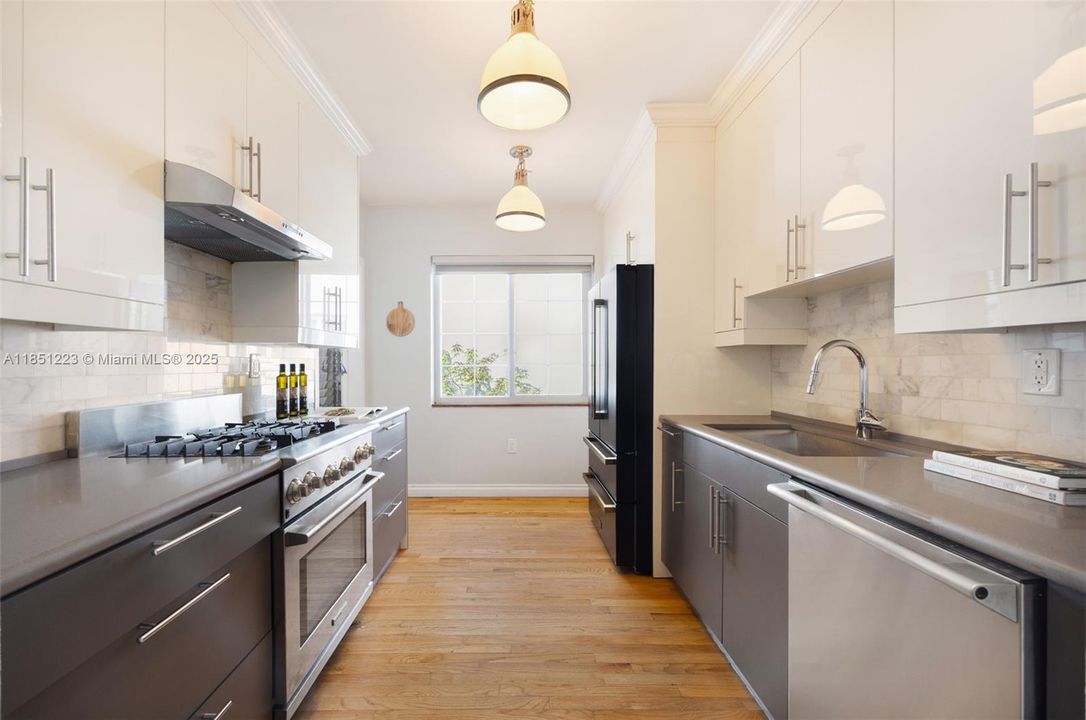 Activo con contrato: $1,350,000 (3 camas, 2 baños, 1303 Pies cuadrados)