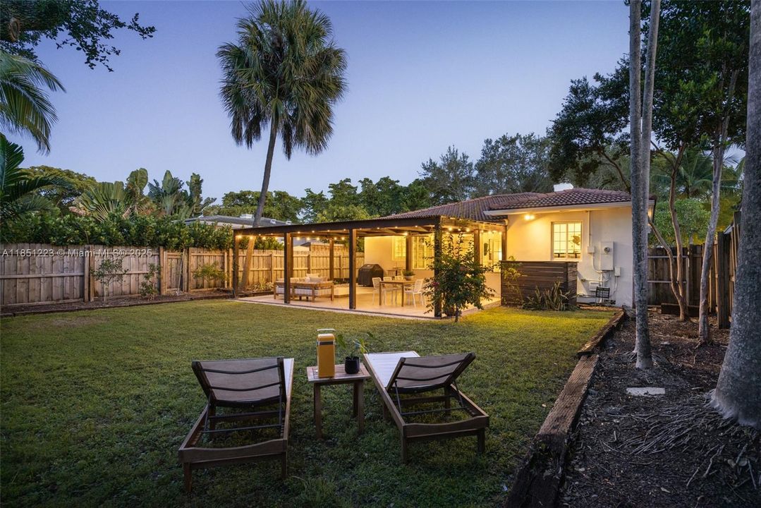 Activo con contrato: $1,350,000 (3 camas, 2 baños, 1303 Pies cuadrados)