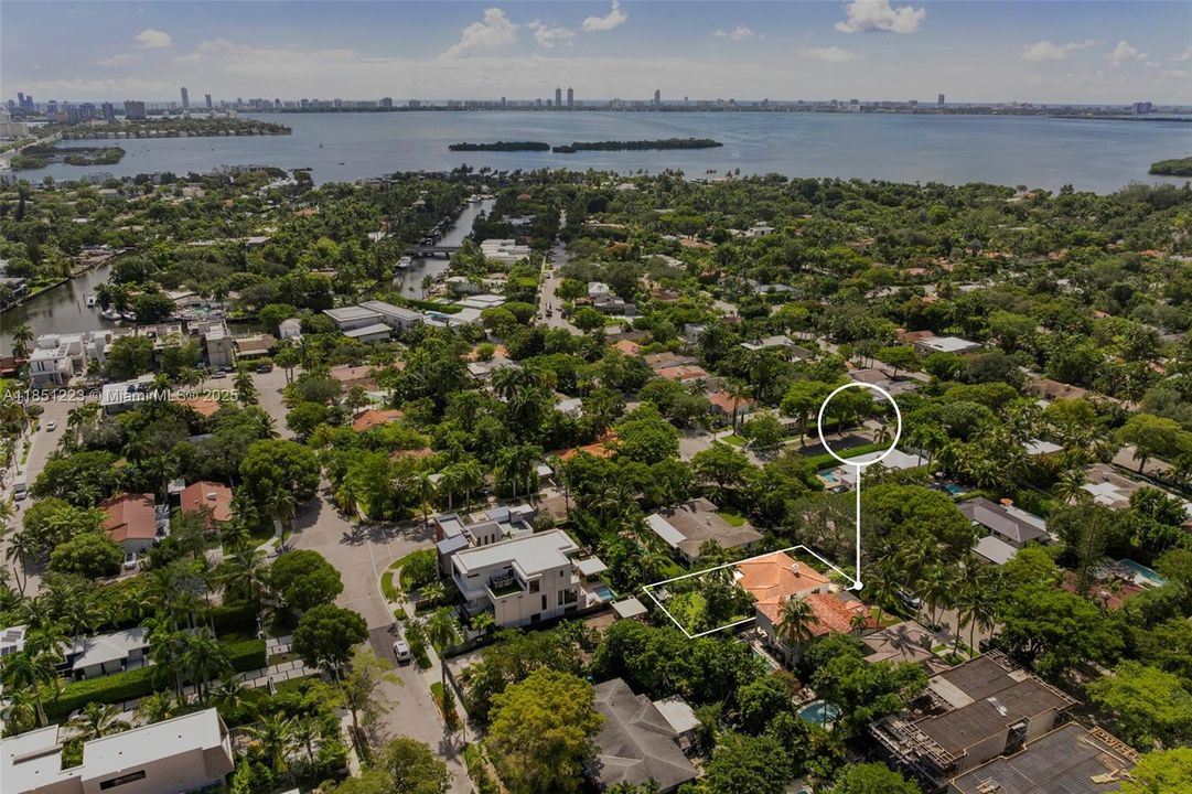 Activo con contrato: $1,350,000 (3 camas, 2 baños, 1303 Pies cuadrados)