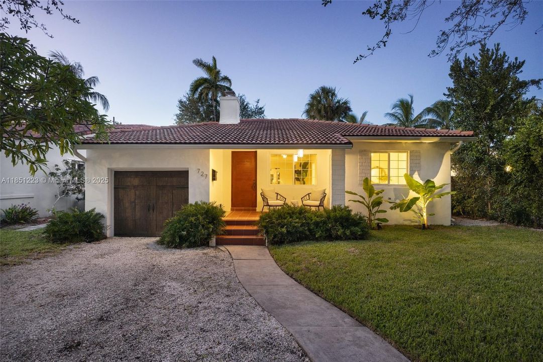 Activo con contrato: $1,350,000 (3 camas, 2 baños, 1303 Pies cuadrados)