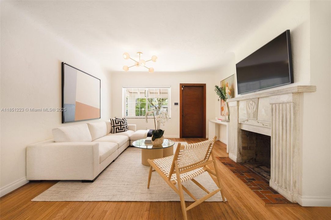 Activo con contrato: $1,350,000 (3 camas, 2 baños, 1303 Pies cuadrados)