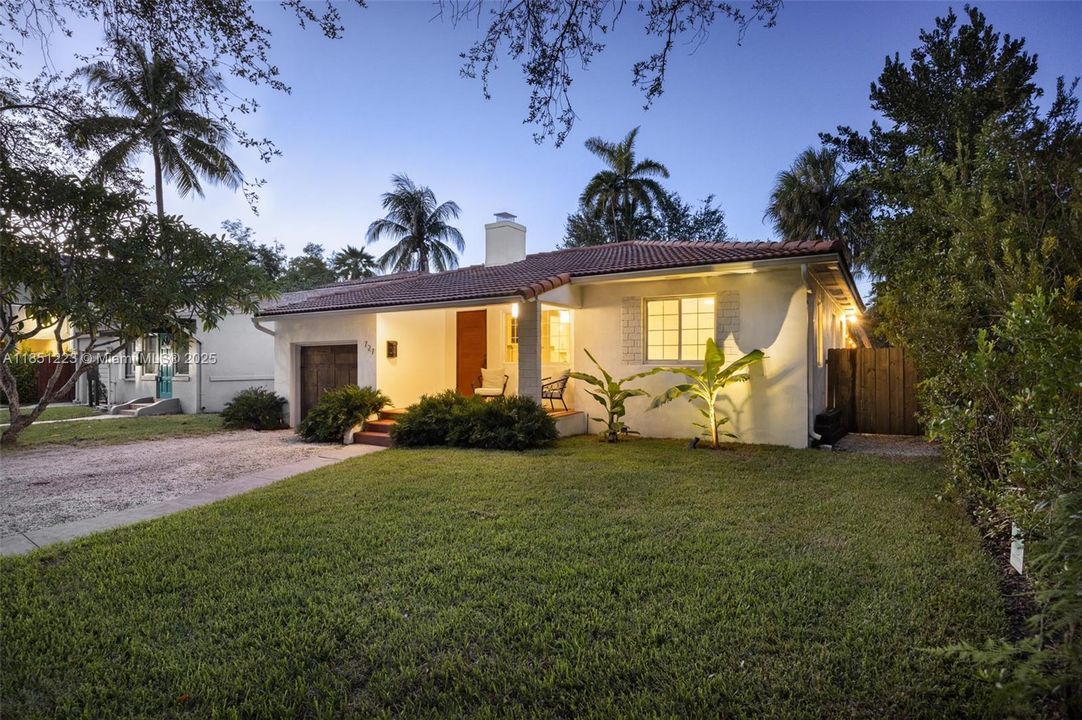 Activo con contrato: $1,350,000 (3 camas, 2 baños, 1303 Pies cuadrados)