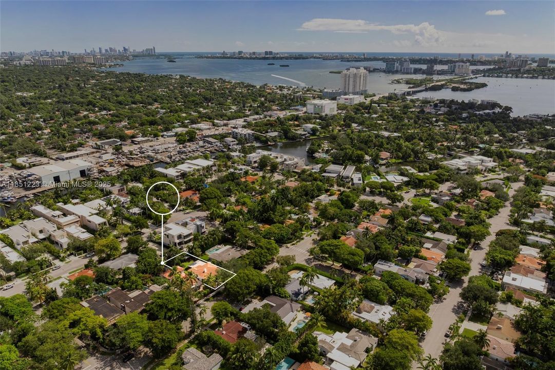 Activo con contrato: $1,350,000 (3 camas, 2 baños, 1303 Pies cuadrados)