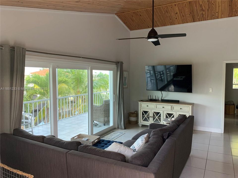 For Rent: $7,000 (3 beds, 3 baths, 1568 Square Feet)