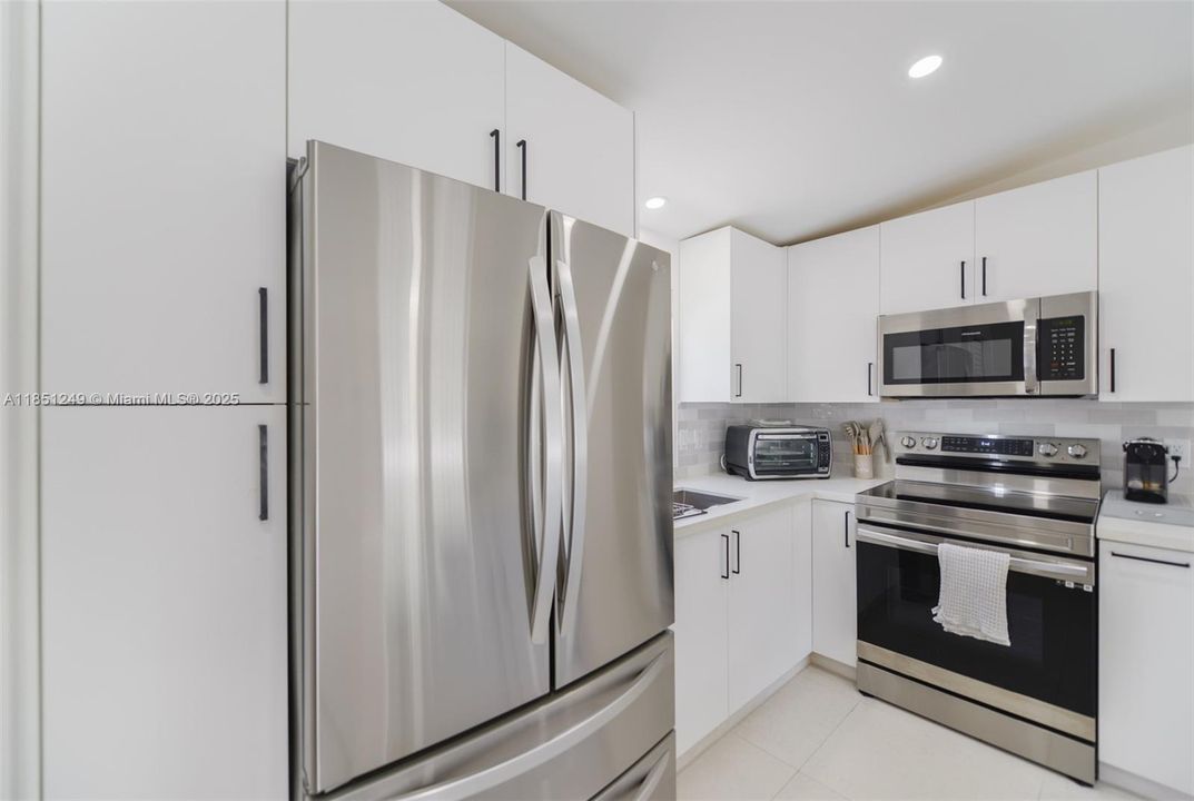 最近租的: $3,500 (2 贝兹, 2 浴室, 1045 平方英尺)