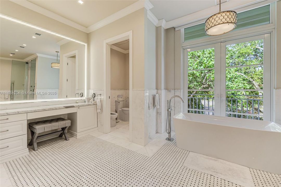 For Sale: $9,995,000 (8 beds, 10 baths, 11626 Square Feet)