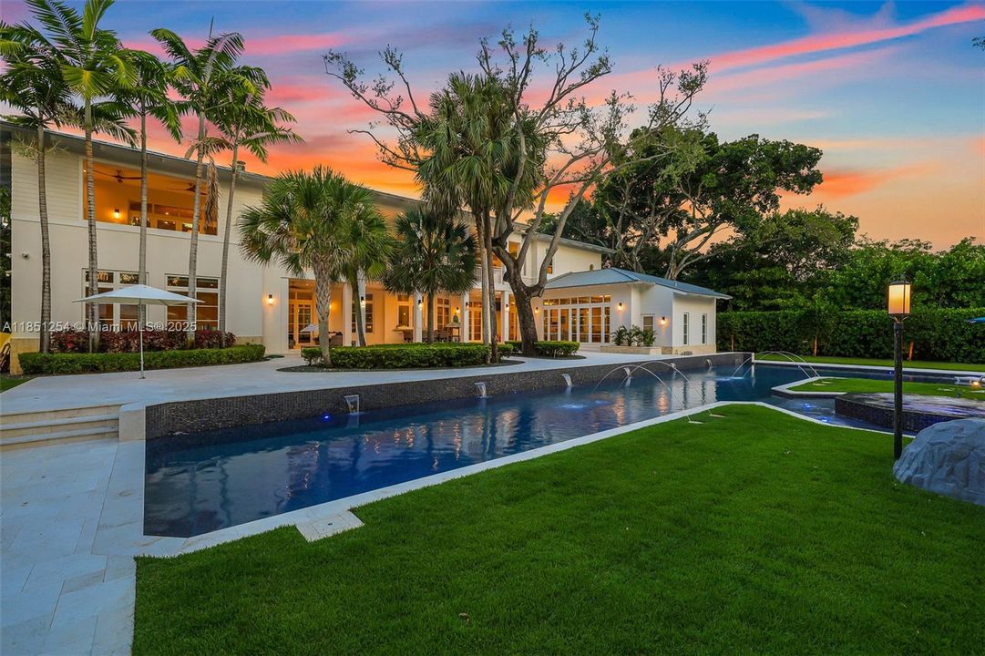 For Sale: $9,995,000 (8 beds, 10 baths, 11626 Square Feet)