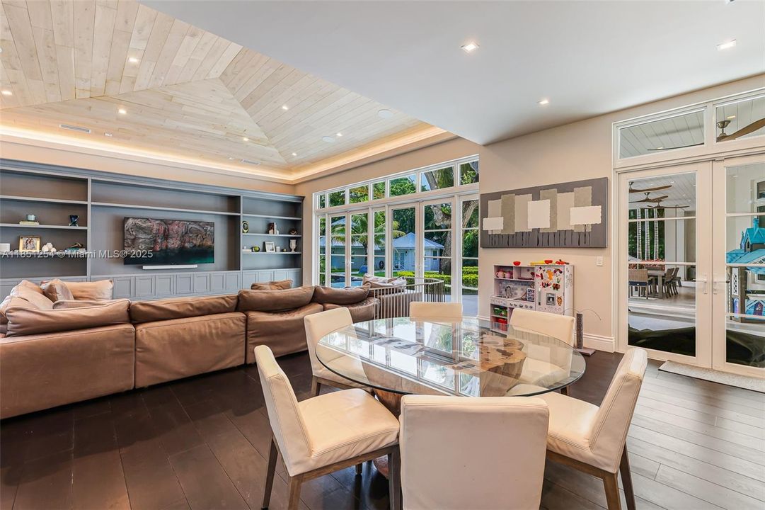 For Sale: $9,995,000 (8 beds, 10 baths, 11626 Square Feet)