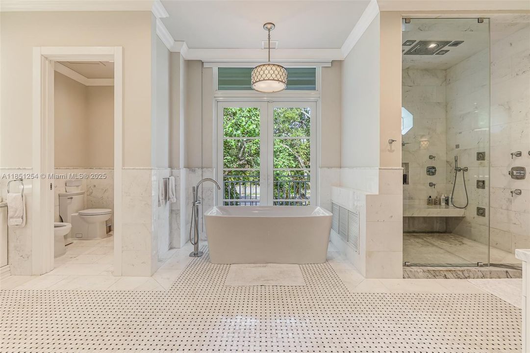 For Sale: $9,995,000 (8 beds, 10 baths, 11626 Square Feet)