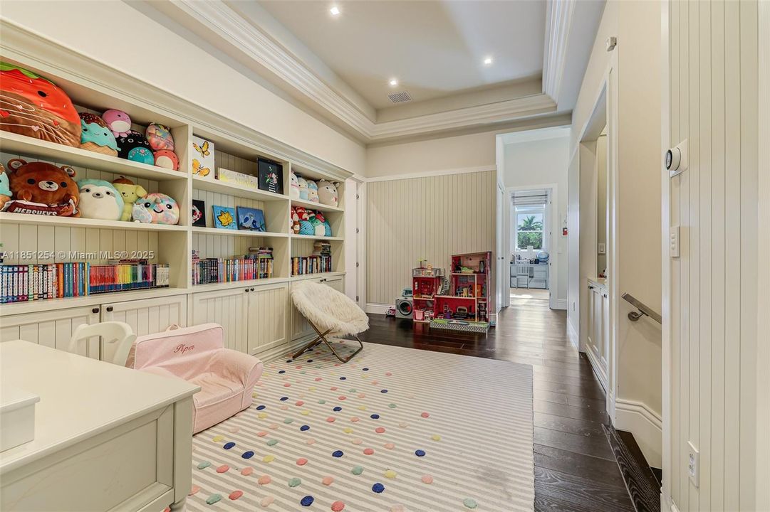 For Sale: $9,995,000 (8 beds, 10 baths, 11626 Square Feet)