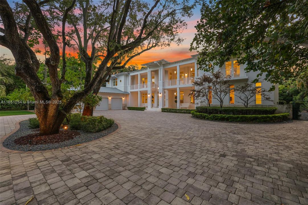 For Sale: $9,995,000 (8 beds, 10 baths, 11626 Square Feet)