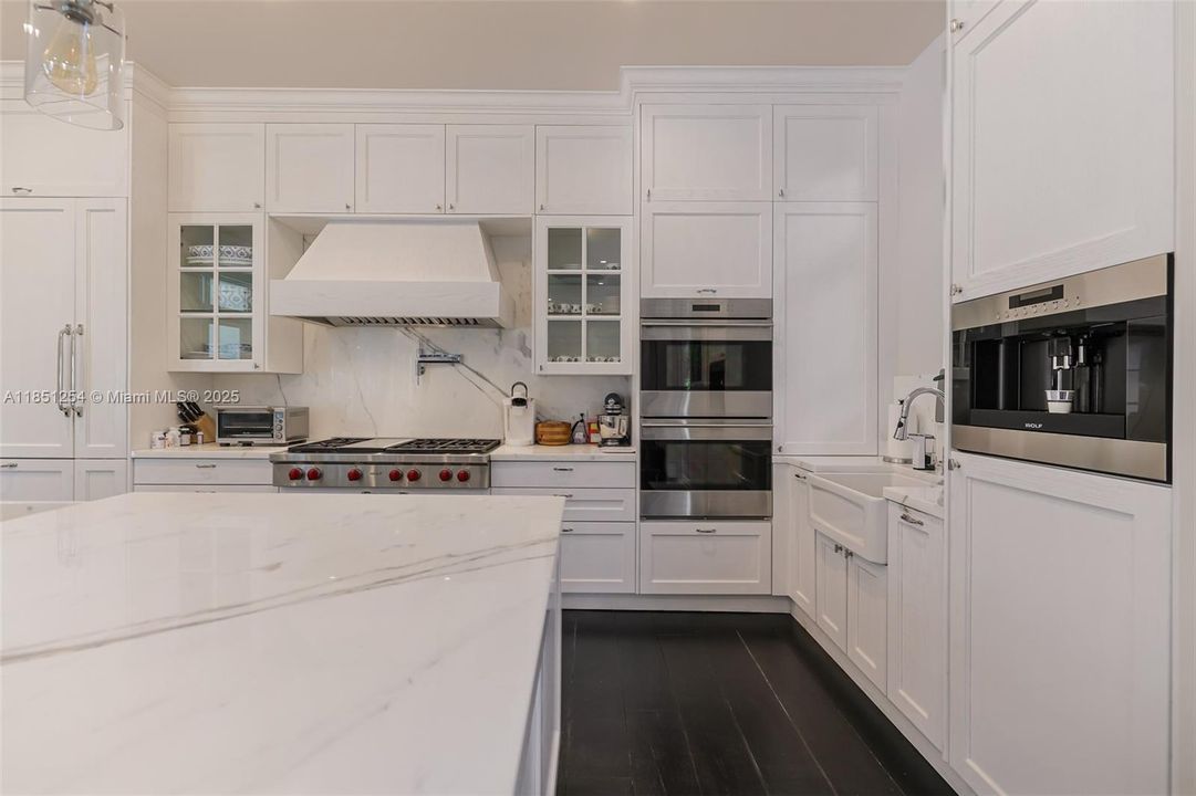 For Sale: $9,995,000 (8 beds, 10 baths, 11626 Square Feet)