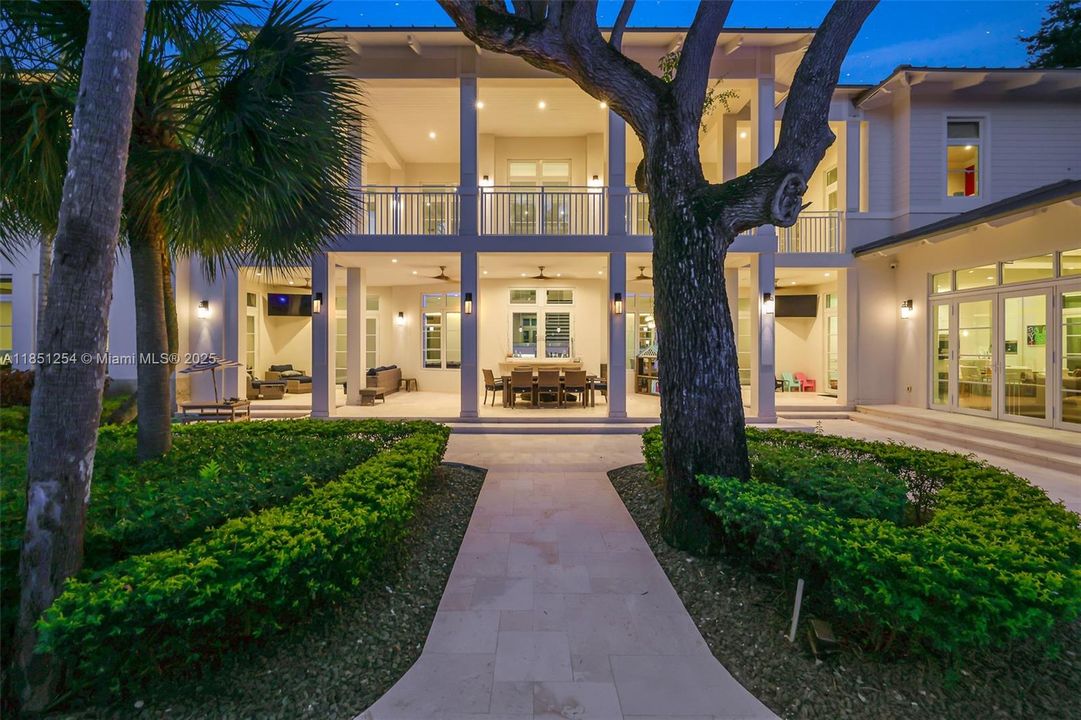 For Sale: $9,995,000 (8 beds, 10 baths, 11626 Square Feet)